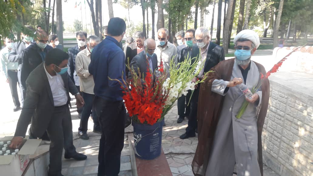 غبار روبی مزار شهدا به مناسبت سالروز تشکیل شورای نگهبان