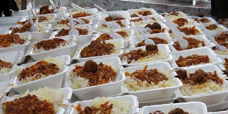 طبخ و توزیع ۴۶ هزار غذای نذری بین نیازمندان لرستان