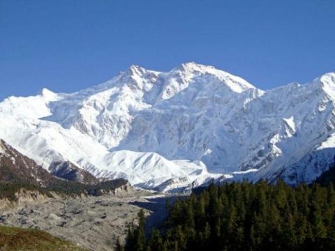 ممنوعیت صعود به اشترانکوه