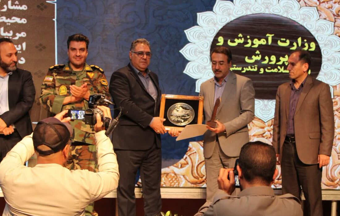 آموزش و پرورش لرستان دستگاه برتر همکار محیط زیست