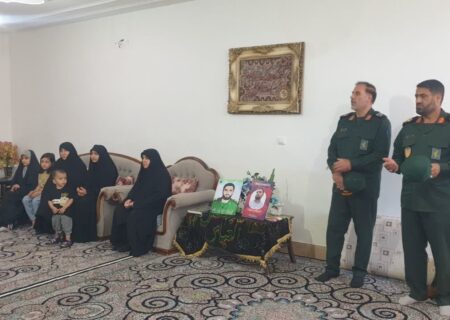 دیدار فرمانده سپاه لرستان با خانواده شهدای حمله رژیم صهیونی در سلسله